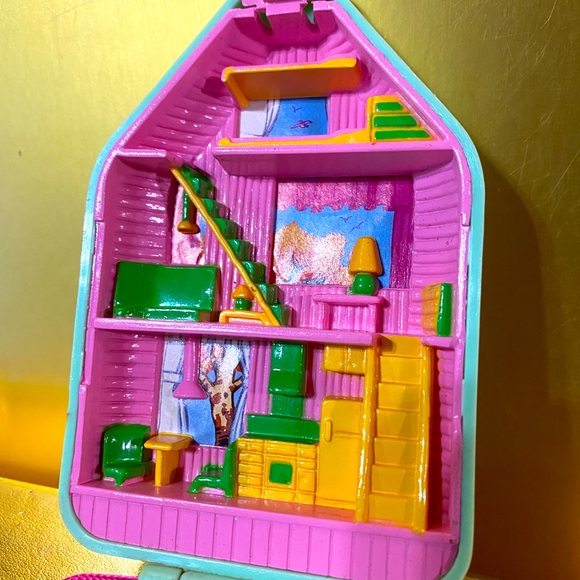 PRETTY PIXIES VTG 1992 POLLY POCKET TYPE LAKE HOUSE COMPACT w/BOAT & GIRL FIGURE - Picture 2 of 14
